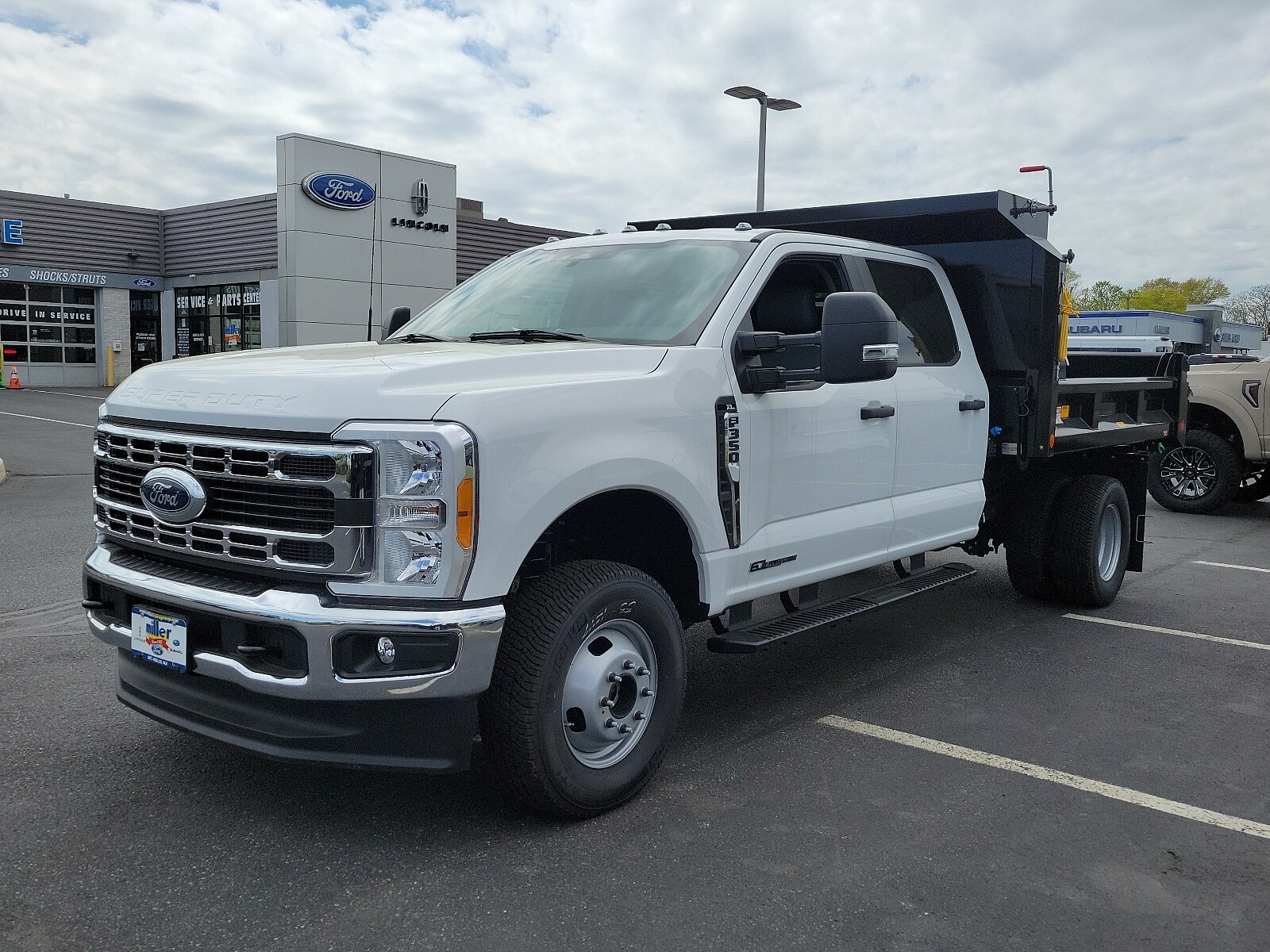2023 Ford F-350 XL photo 2