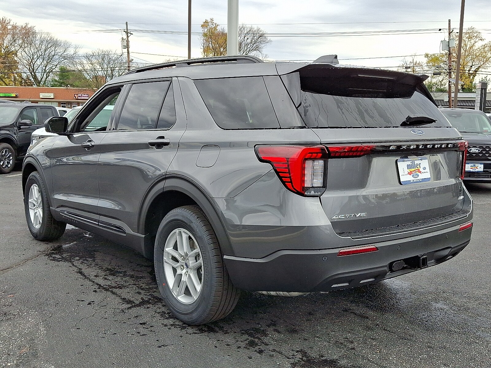 2026 Ford Explorer photo 3