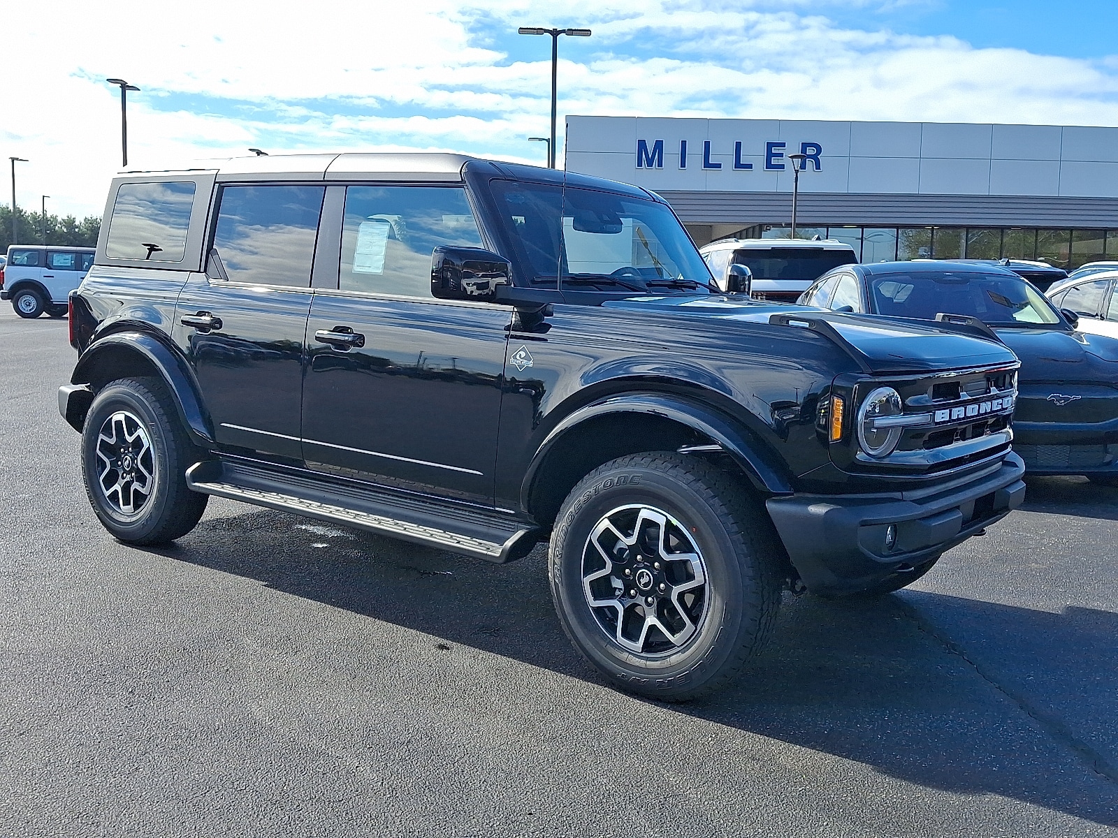 2025 Ford Bronco 4-Door Outer Banks's photo