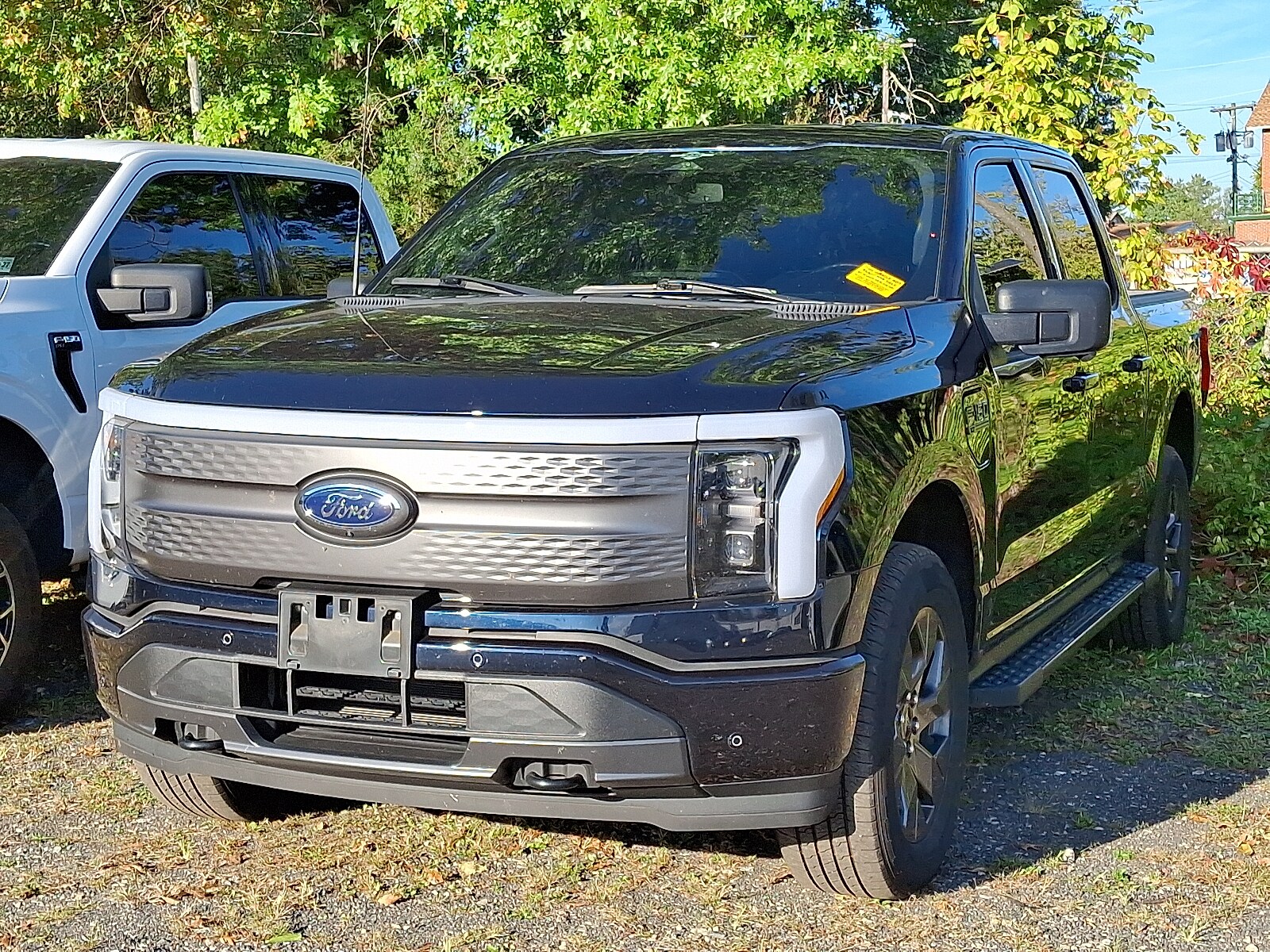 2023 Ford F-150 Lightning XLT photo 3