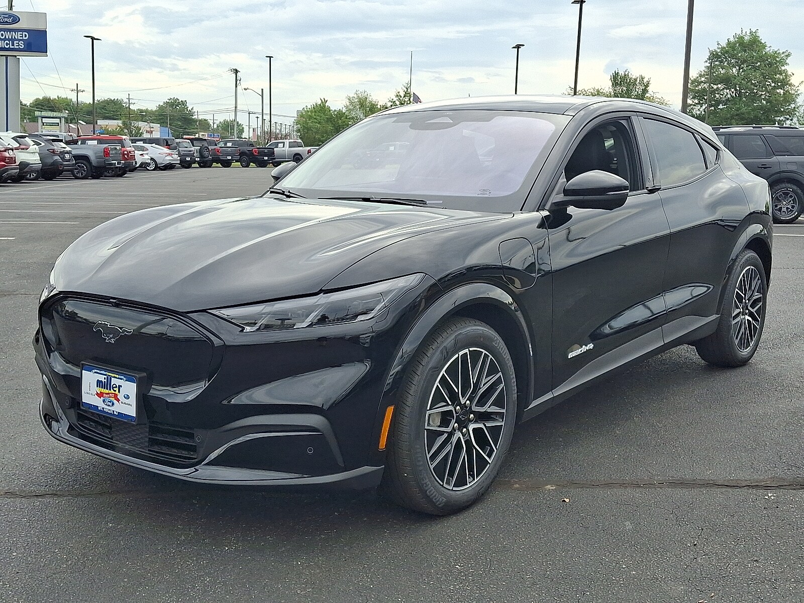 2025 Ford Mustang Mach-E Premium photo 2