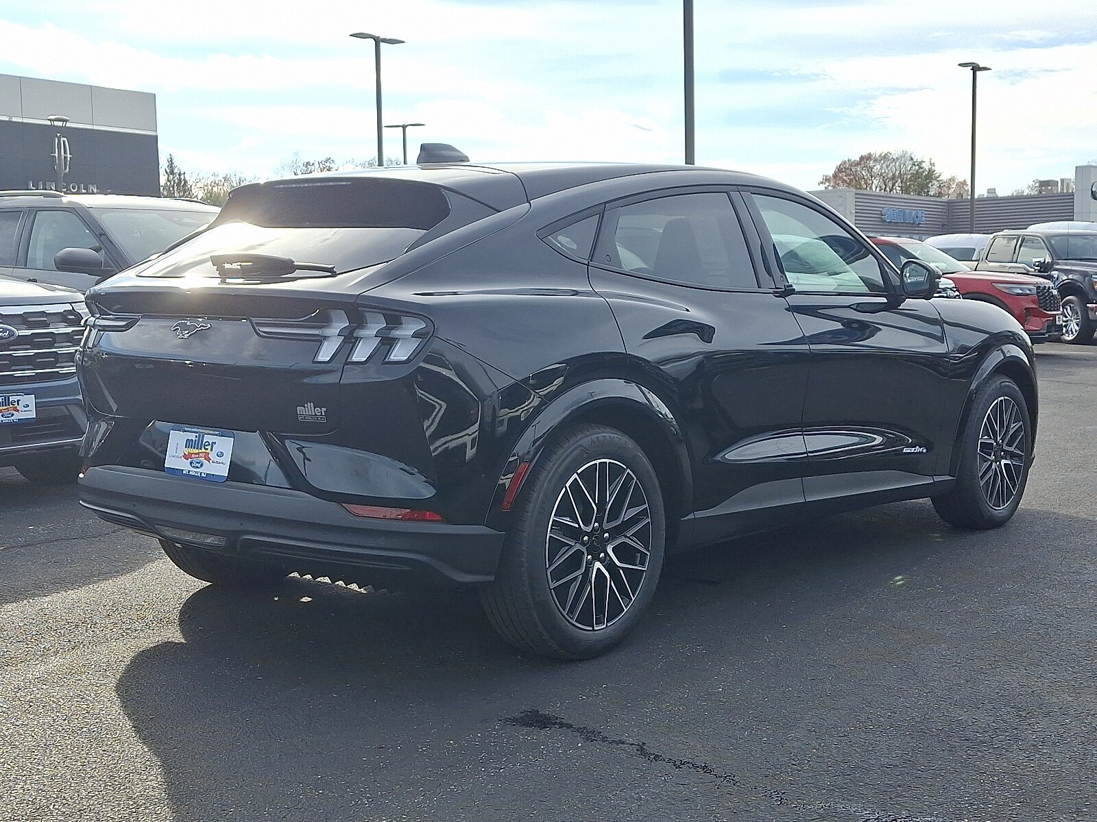 2025 Ford Mustang Mach-E Premium photo 4