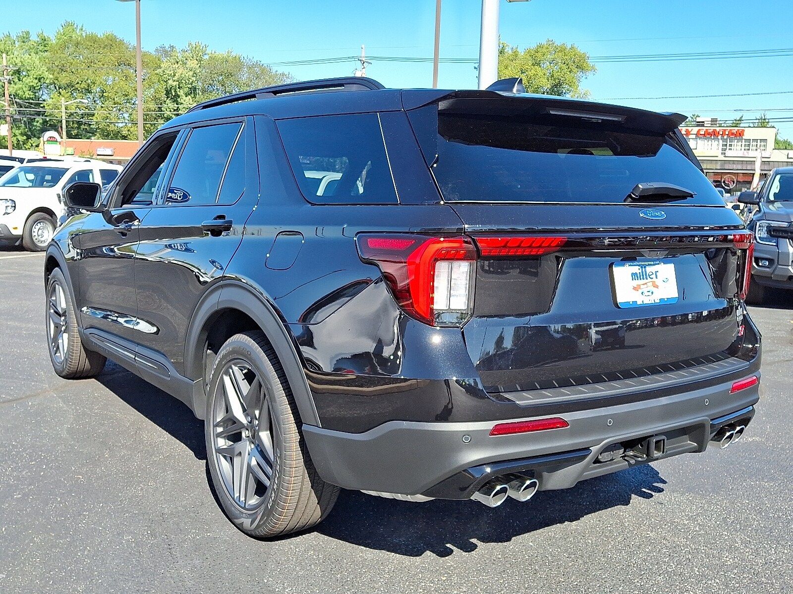 2025 Ford Explorer ST photo 2
