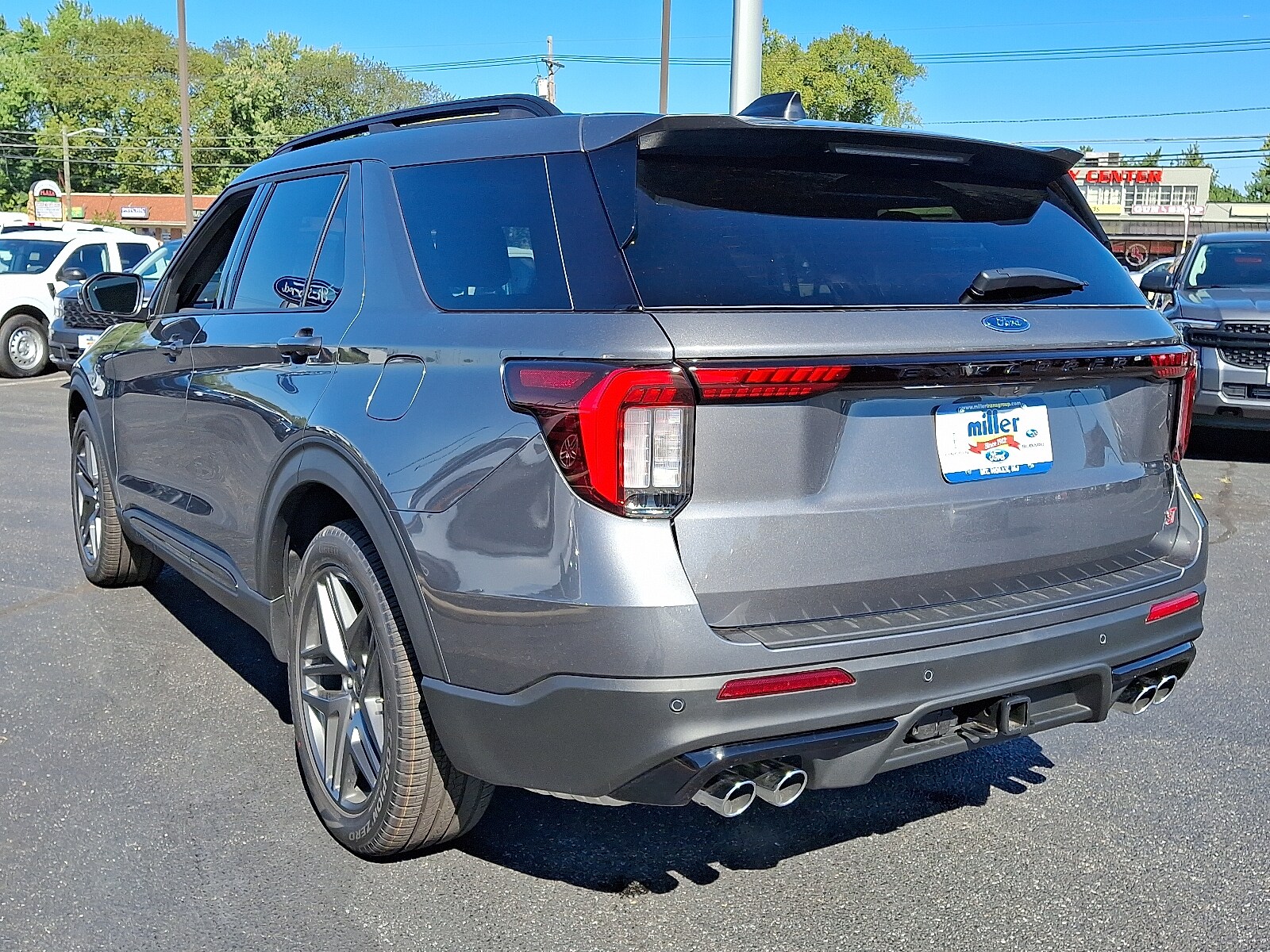 2025 Ford Explorer ST photo 3