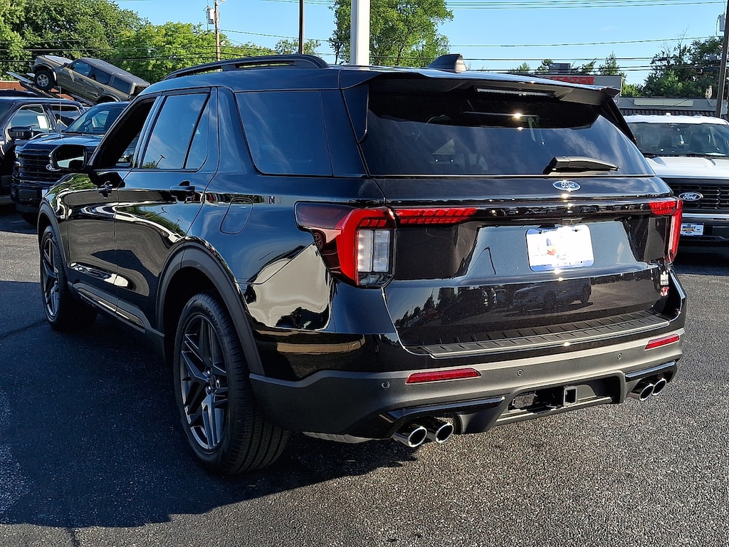 Used 2025 Ford Explorer ST Sport Utility