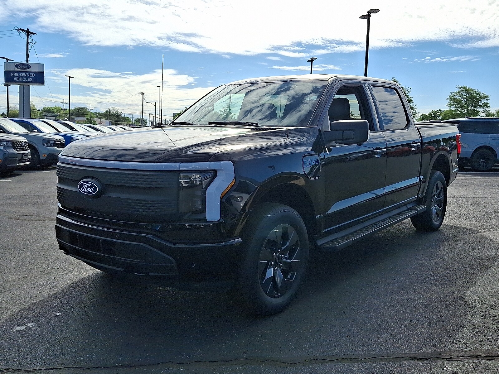 2025 Ford F-150 Lightning photo 2