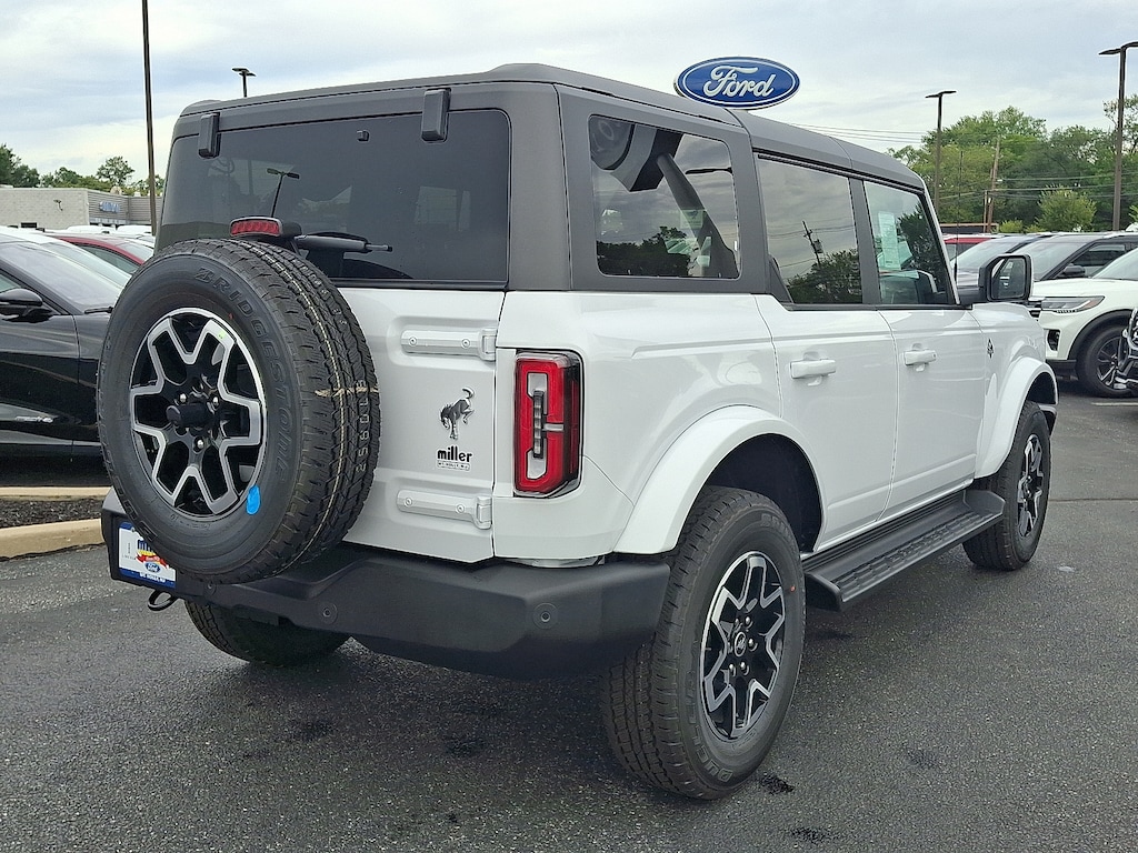 New 2025 Ford Bronco Outer Banks SUV