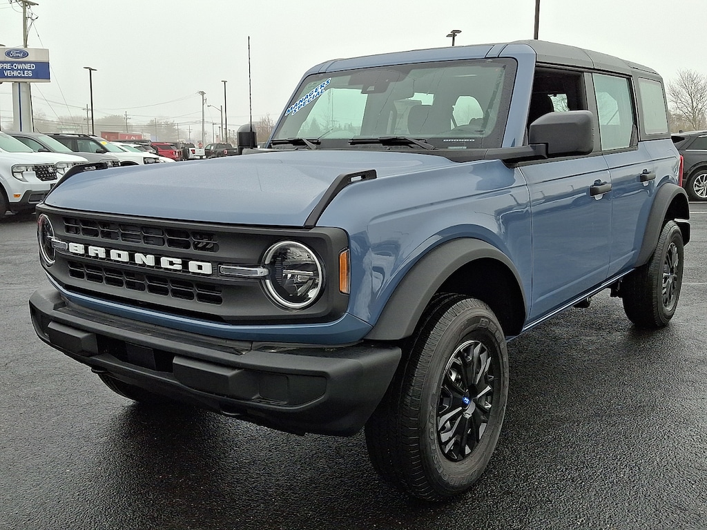 New 2025 Ford Bronco Base SUV