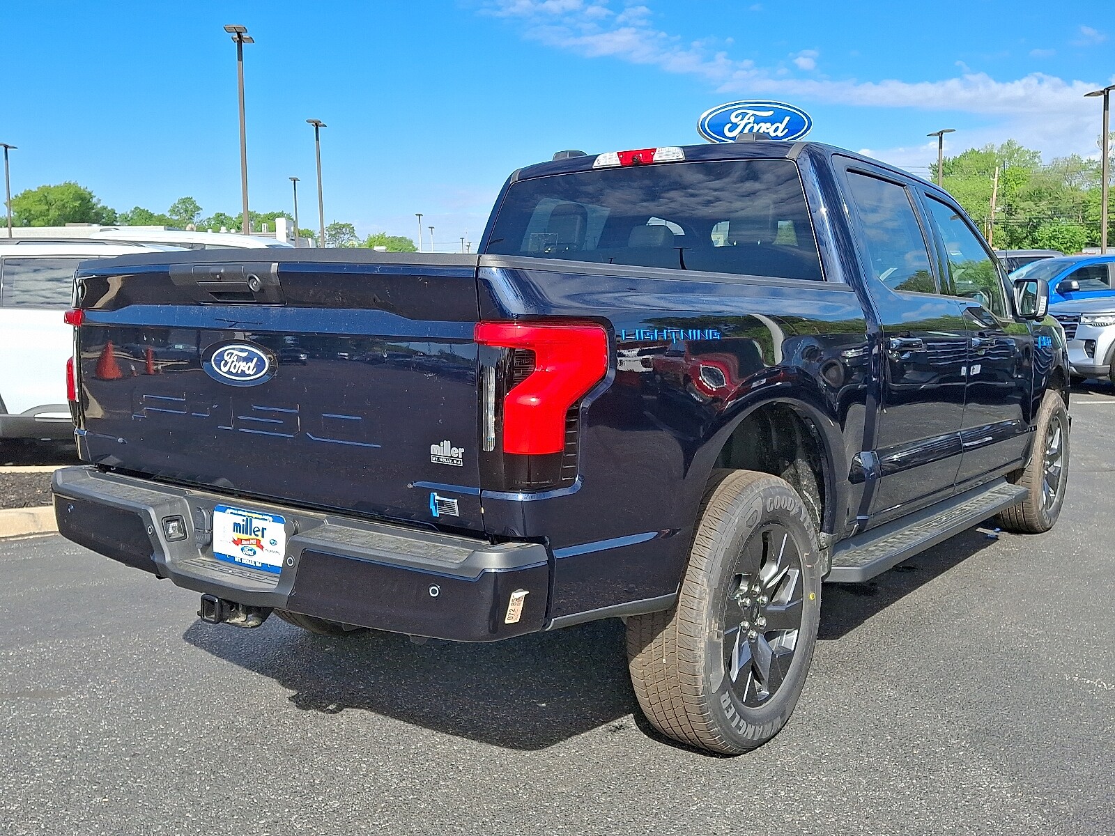 2025 Ford F-150 Lightning photo 4