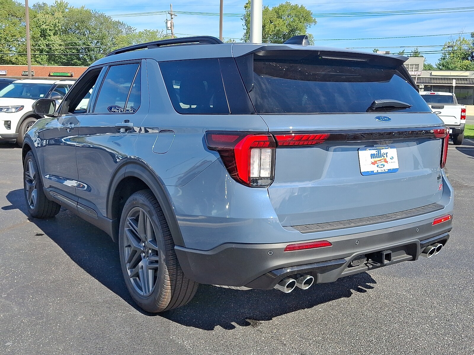 2025 Ford Explorer ST photo 2