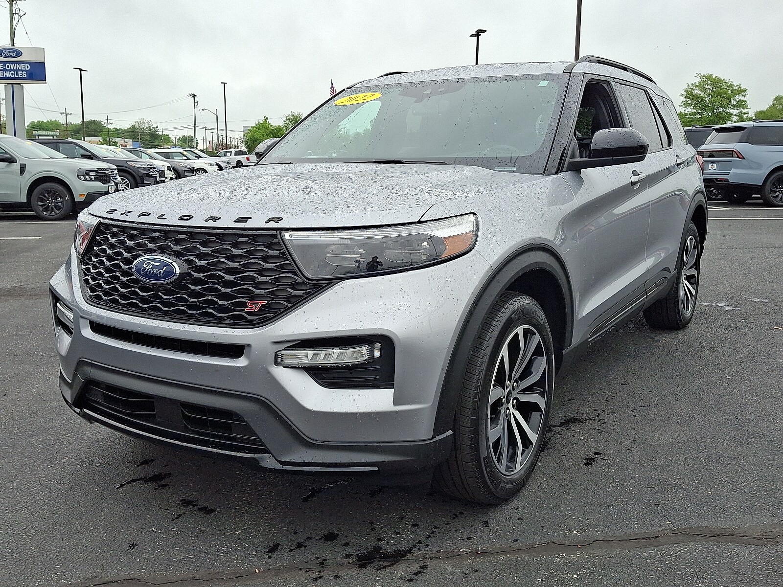 2022 Ford Explorer ST photo 3