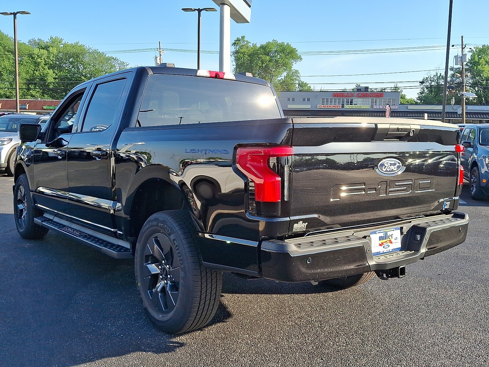 2025 Ford F-150 Lightning photo 2