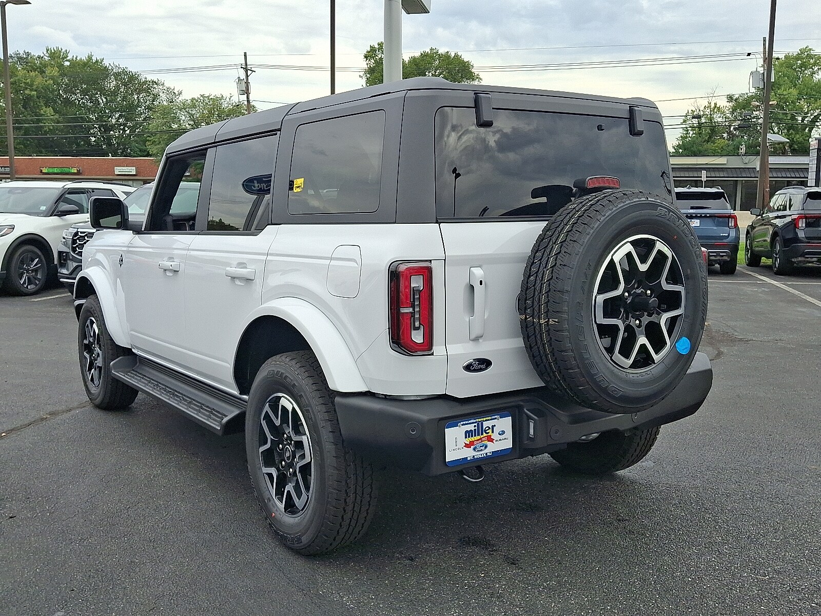 2025 Ford Bronco Outer Banks photo 3