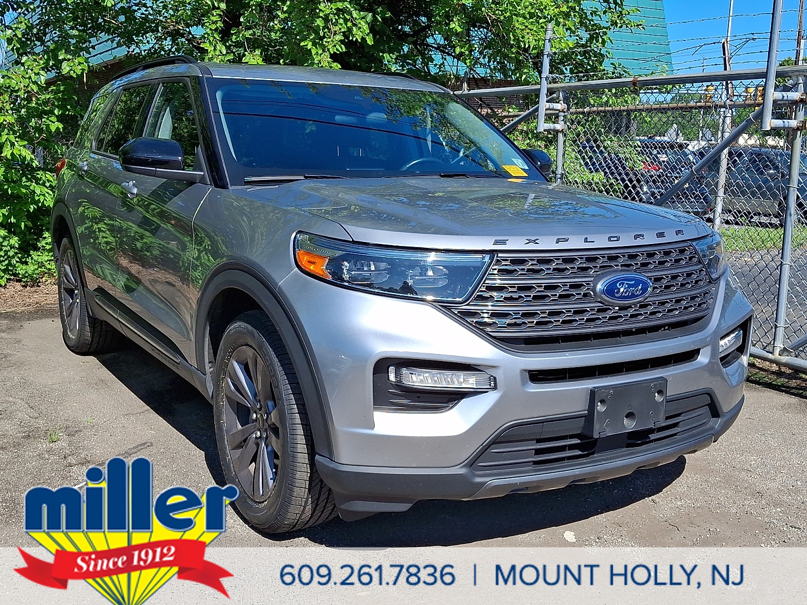 2023 Ford Explorer XLT 4WD's photo