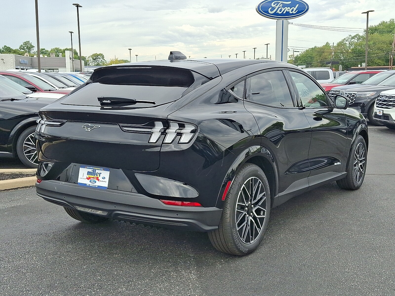 2025 Ford Mustang Mach-E Premium photo 4