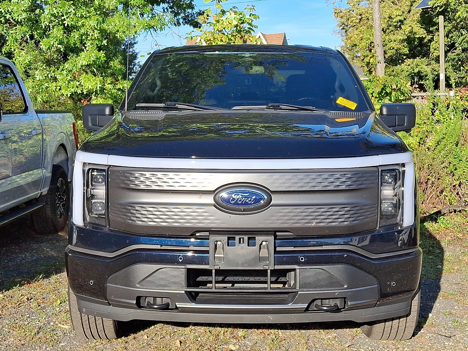 2023 Ford F-150 Lightning XLT photo 2