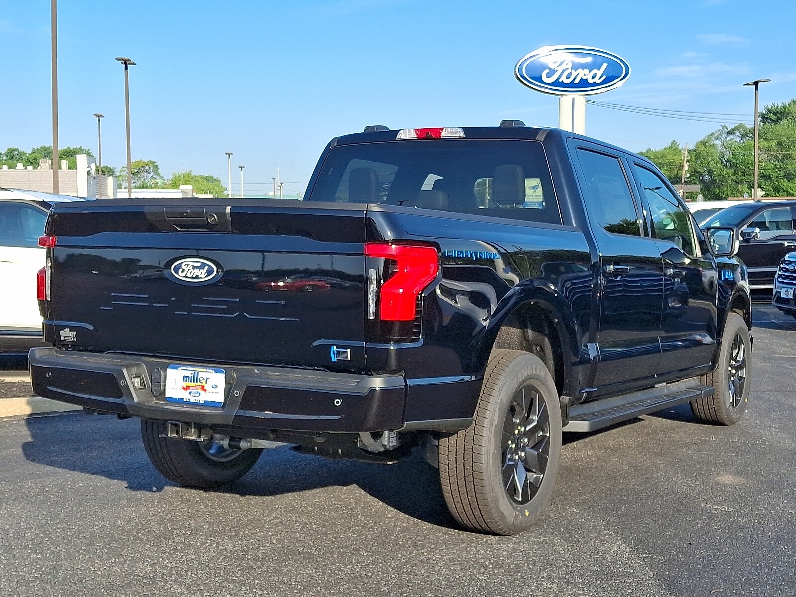 2025 Ford F-150 Lightning photo 3