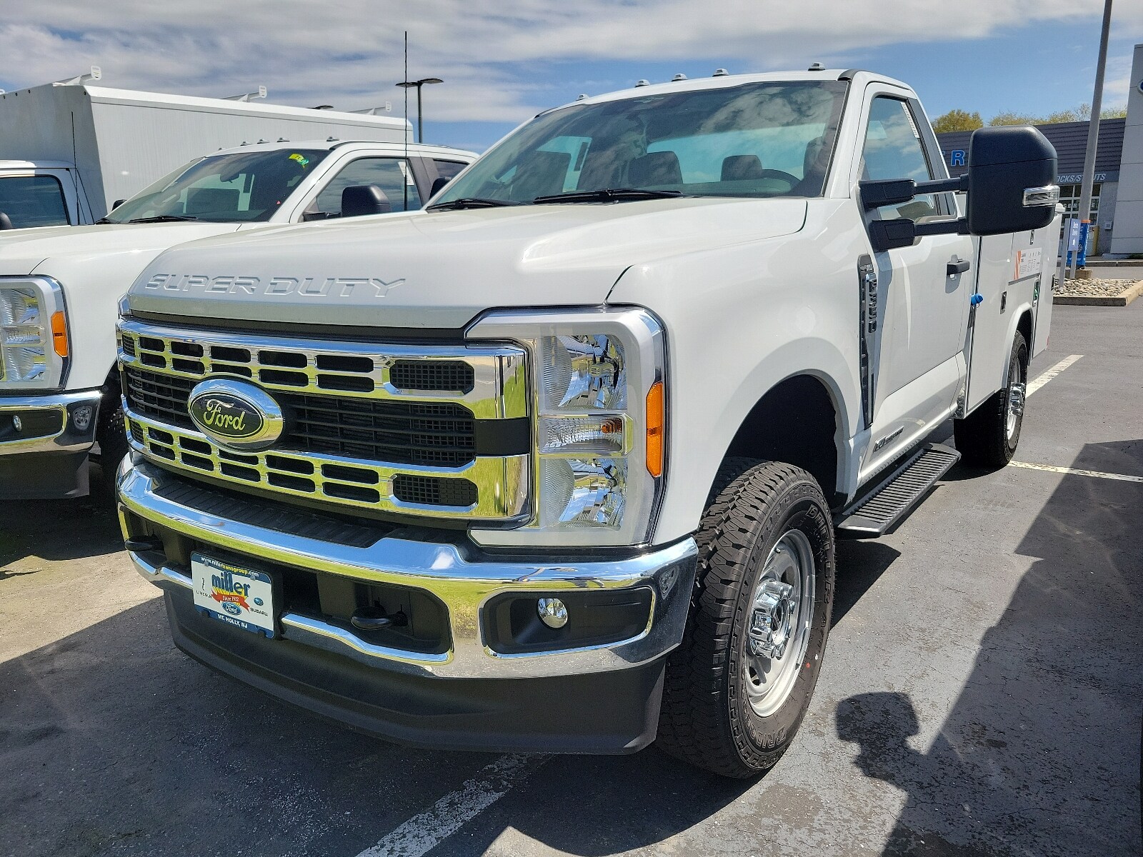 2023 Ford F-350 photo 2