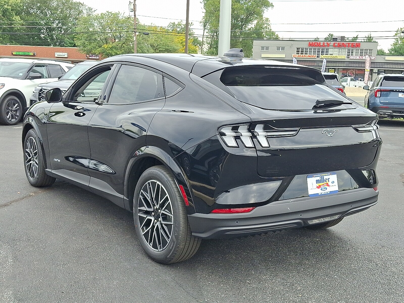2025 Ford Mustang Mach-E Premium photo 3