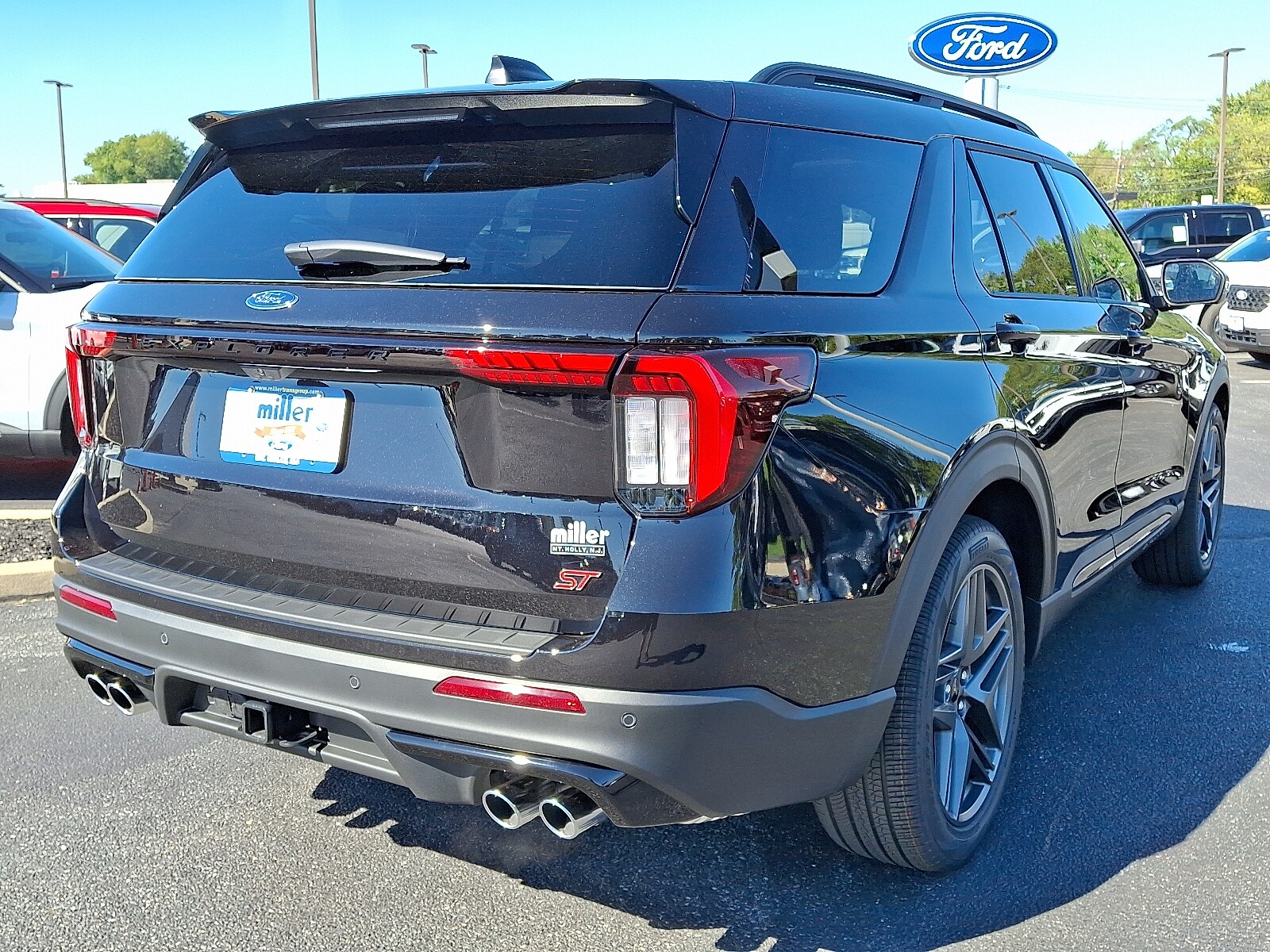 2025 Ford Explorer ST photo 3