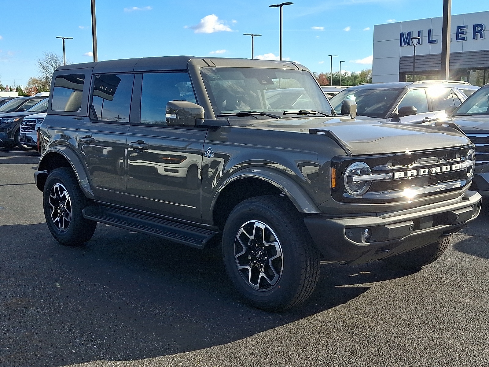 2025 Ford Bronco 4-Door Outer Banks's photo
