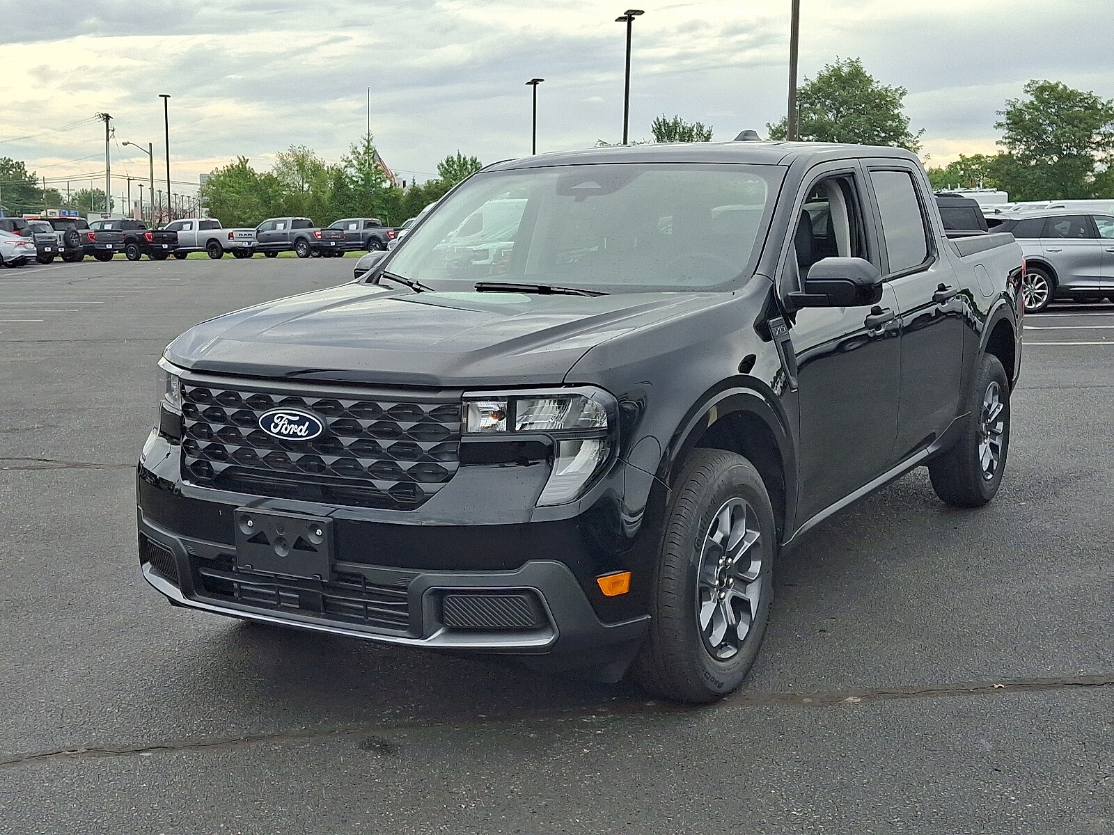2025 Ford Maverick XLT photo 2