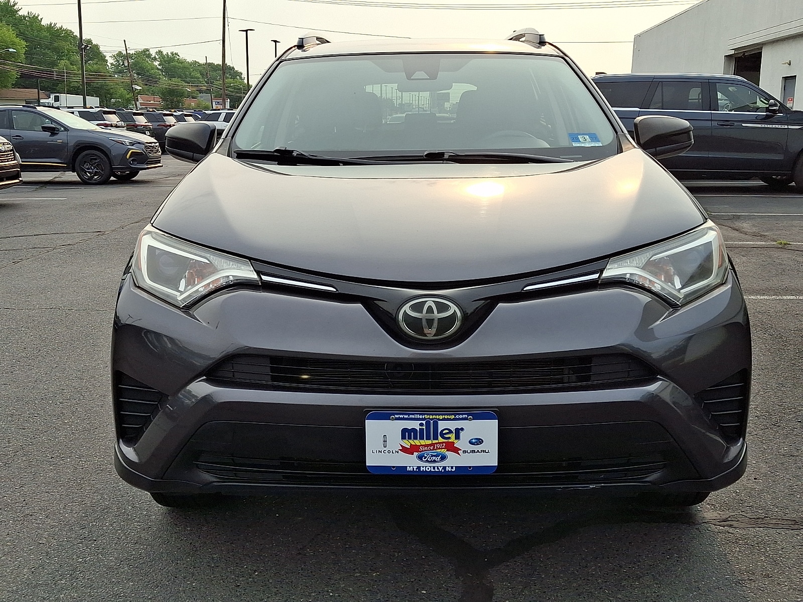 Used 2018 Toyota RAV4 LE with VIN JTMBFREV6JJ722584 for sale in Lumberton, NJ