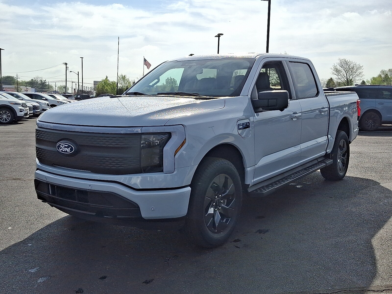 2025 Ford F-150 Lightning photo 2