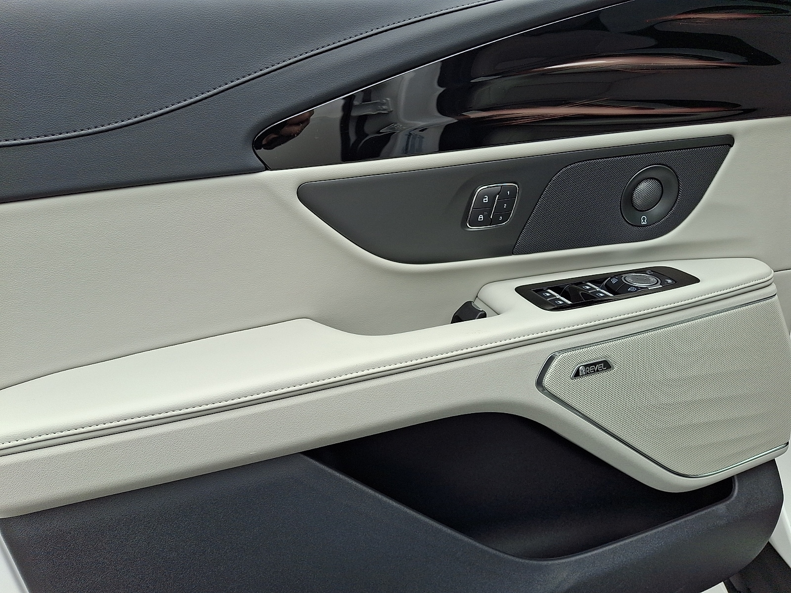 2026 Lincoln Nautilus Premiere - Photo 7