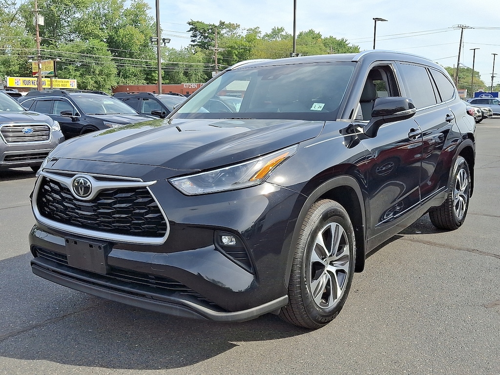 Used 2021 Toyota Highlander XLE Sport Utility