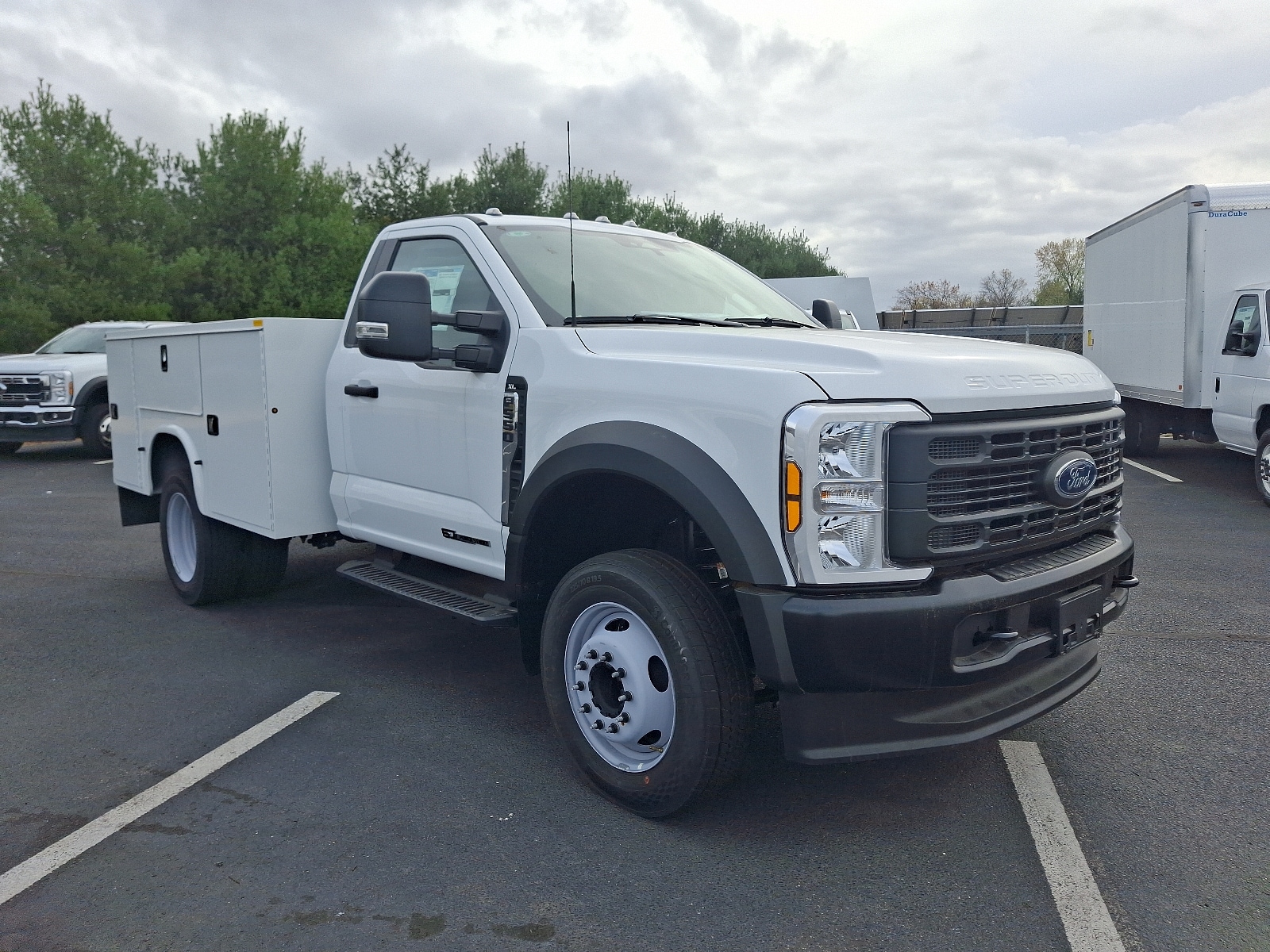 2024 Ford F-550 Super Duty Chassis Cab XL's photo