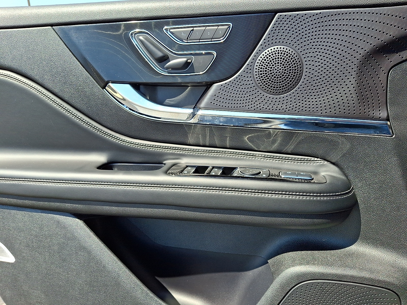 2026 Lincoln Corsair Premiere - Photo 8