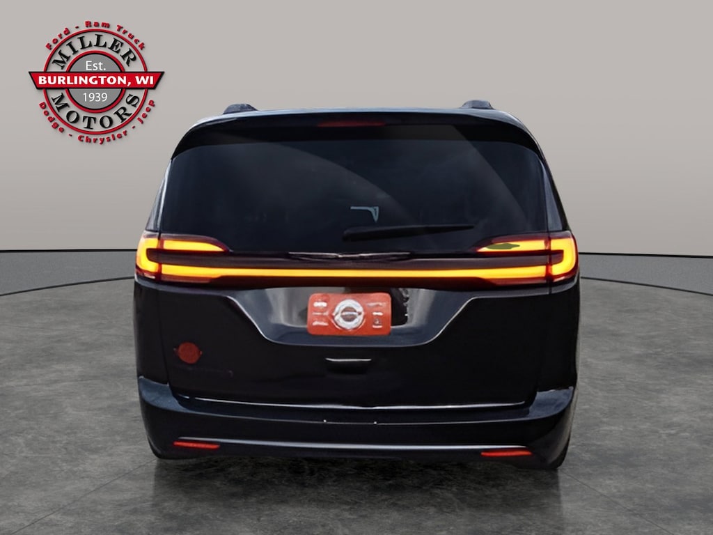 New 2024 Chrysler Pacifica Touring L Brilliant Black Crystal Pearlcoat