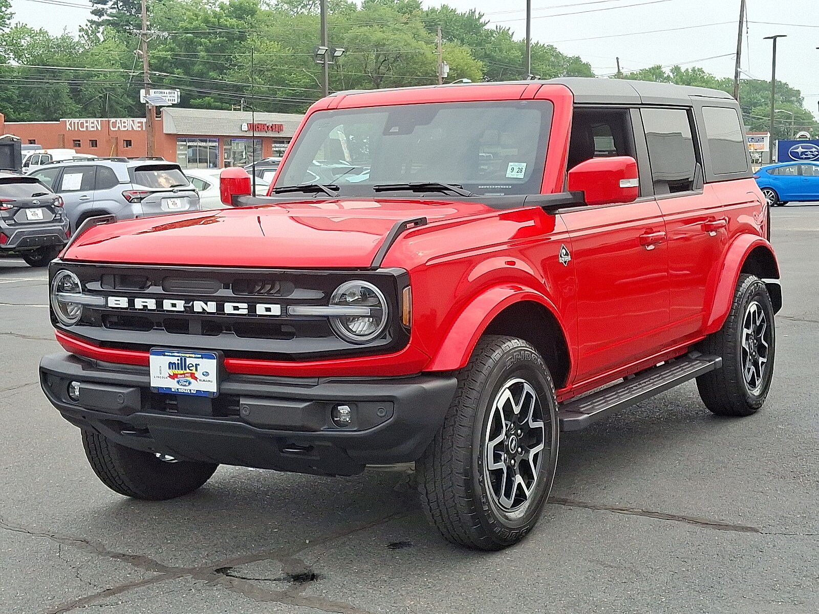 2023 Ford Bronco Outer Banks photo 3