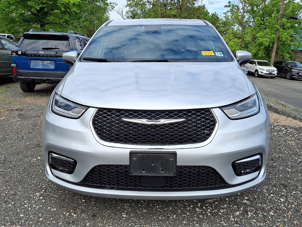 Used 2023 Chrysler Pacifica Touring Passenger Van