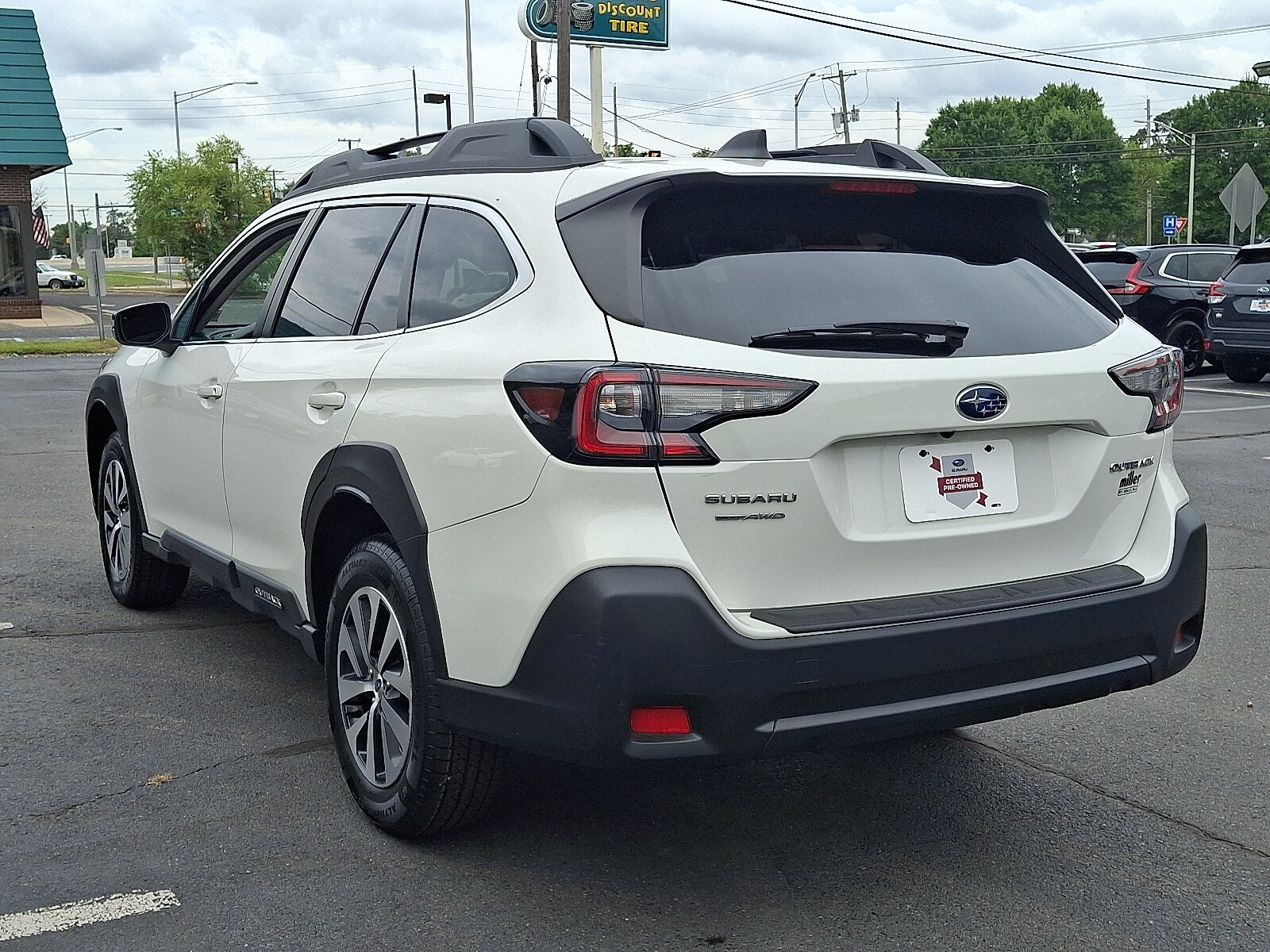 2023 Subaru Outback Premium photo 4