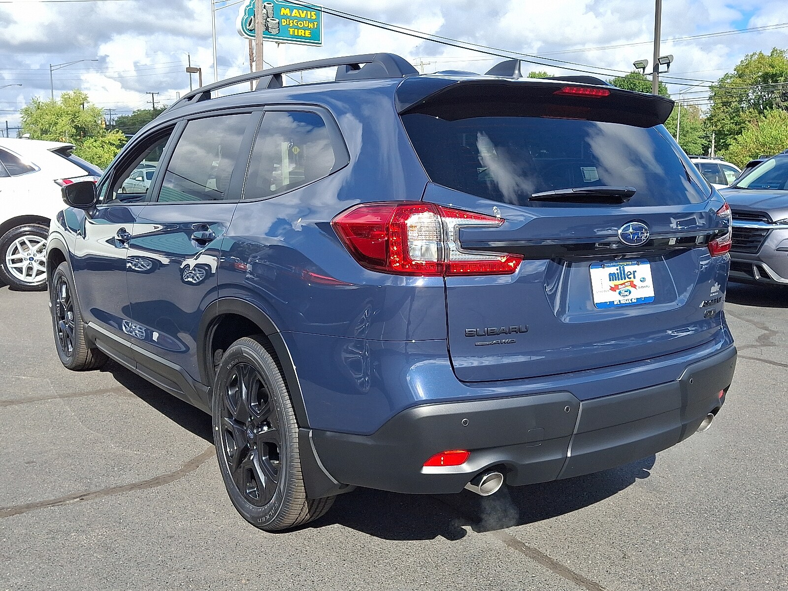 2025 Subaru Ascent Onyx Edition photo 3