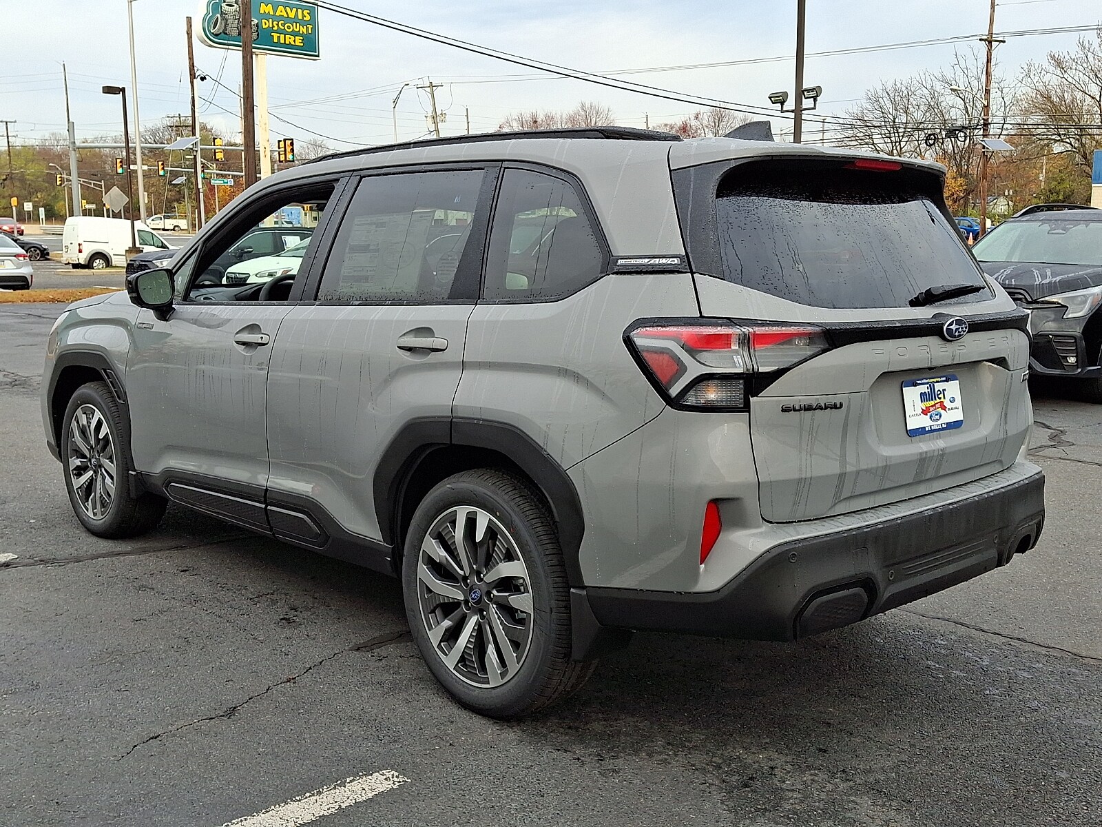 2025 Subaru Forester Touring photo 3
