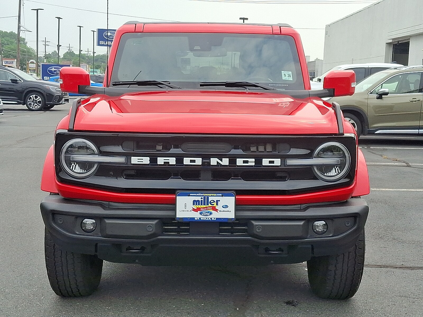 2023 Ford Bronco Outer Banks photo 2