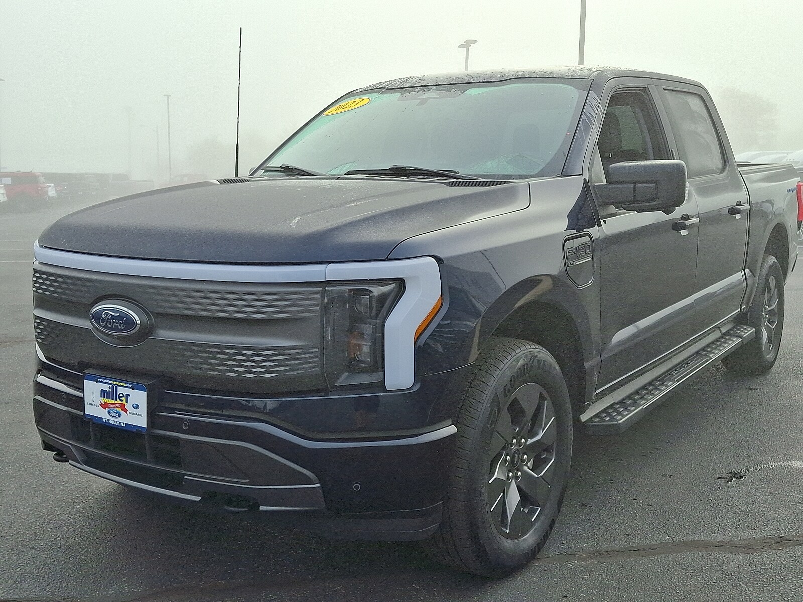 2023 Ford F-150 Lightning XLT photo 3