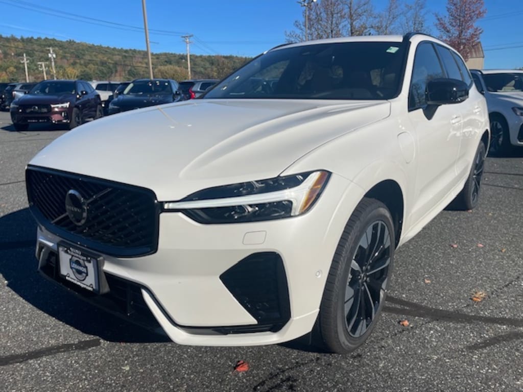 New 2026 Volvo XC60 plug-in hybrid T8 Plus SUV