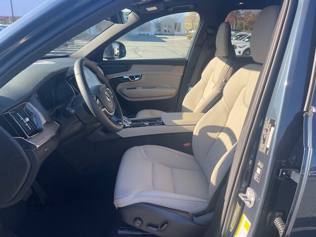 2026 Volvo XC90 Plus photo 2