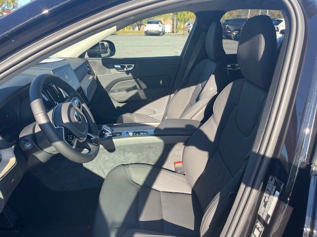 2026 Volvo XC60 B5 Plus photo 2