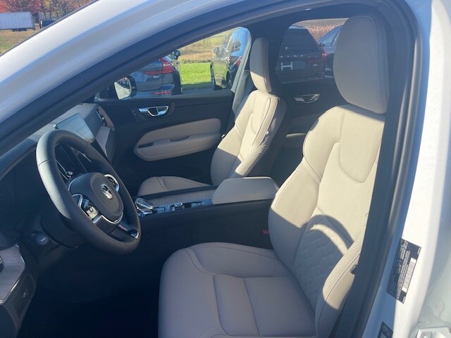 2026 Volvo XC60 B5 Plus photo 2