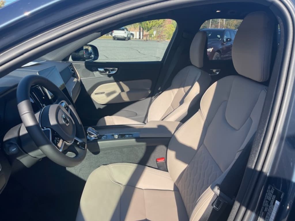 New 2026 Volvo XC60 B5 Plus SUV