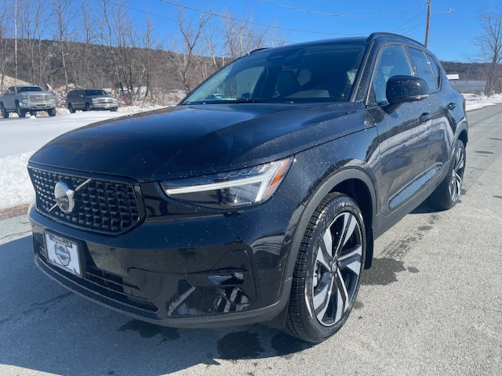 New 2026 Volvo XC40 B5 Plus SUV