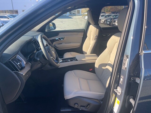 2026 Volvo XC90 Plus photo 2