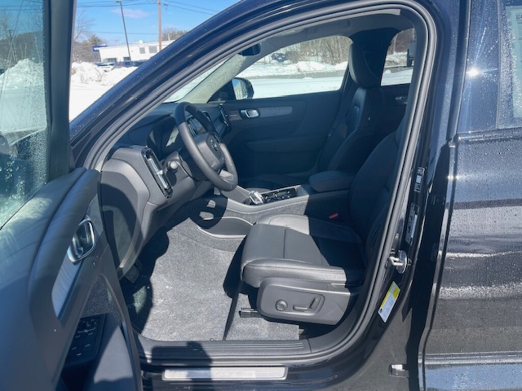 New 2026 Volvo XC40 B5 Plus SUV