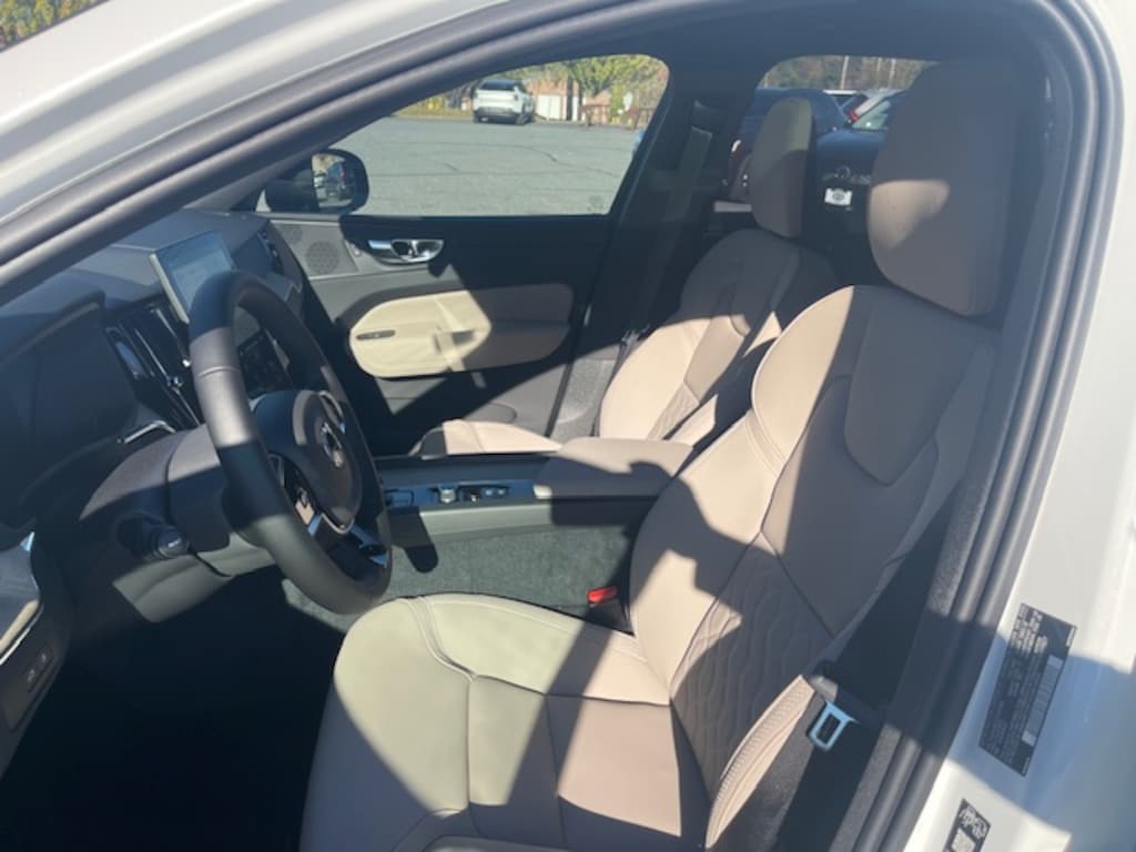 New 2026 Volvo XC60 plug-in hybrid T8 Plus SUV