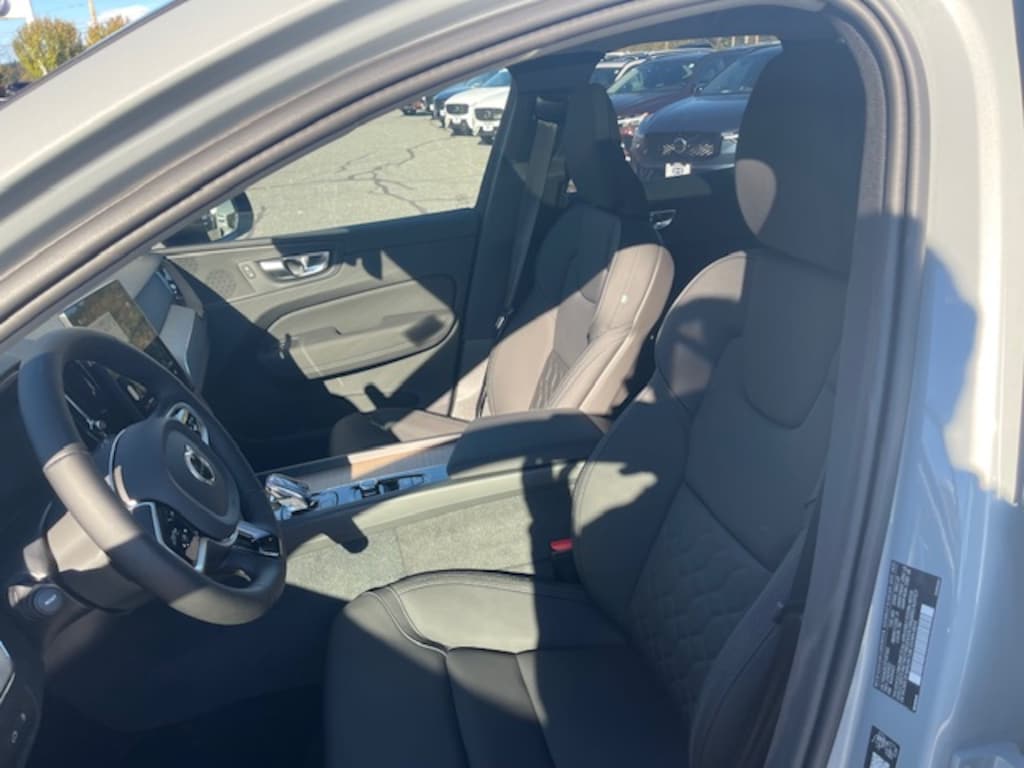 New 2026 Volvo XC60 plug-in hybrid T8 Plus SUV